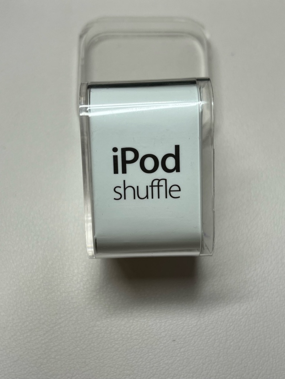 Apple iPod shuffle - 2GB (2015 - 4th generation) - Picture 2 of 8